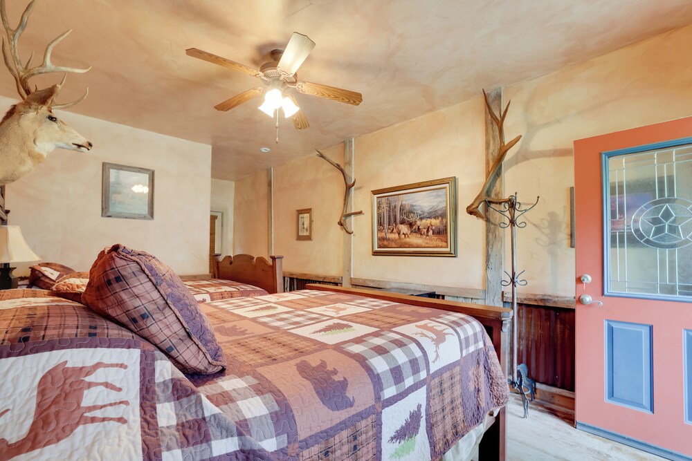 Rural Texas Villa w/ Hot Tub - Horses Welcome! view 5