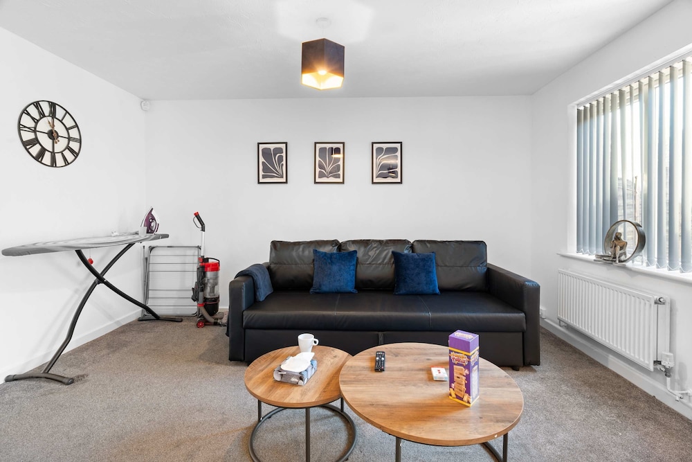Homely 3 bed House Near Birmingham City Centre