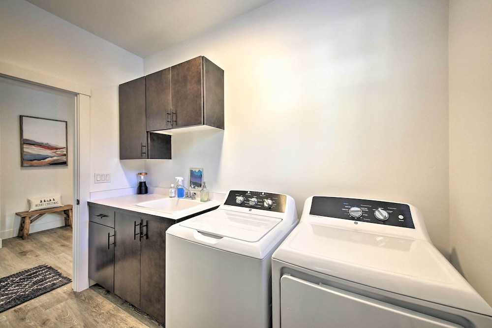 Elegant Priest Lake Townhome  1 Mi From Lake - Property Image 12