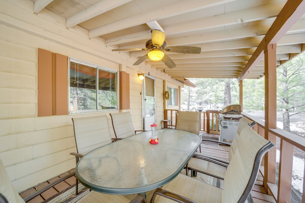 Near Hiking Trails: Tranquil Cabin in Munds Park!