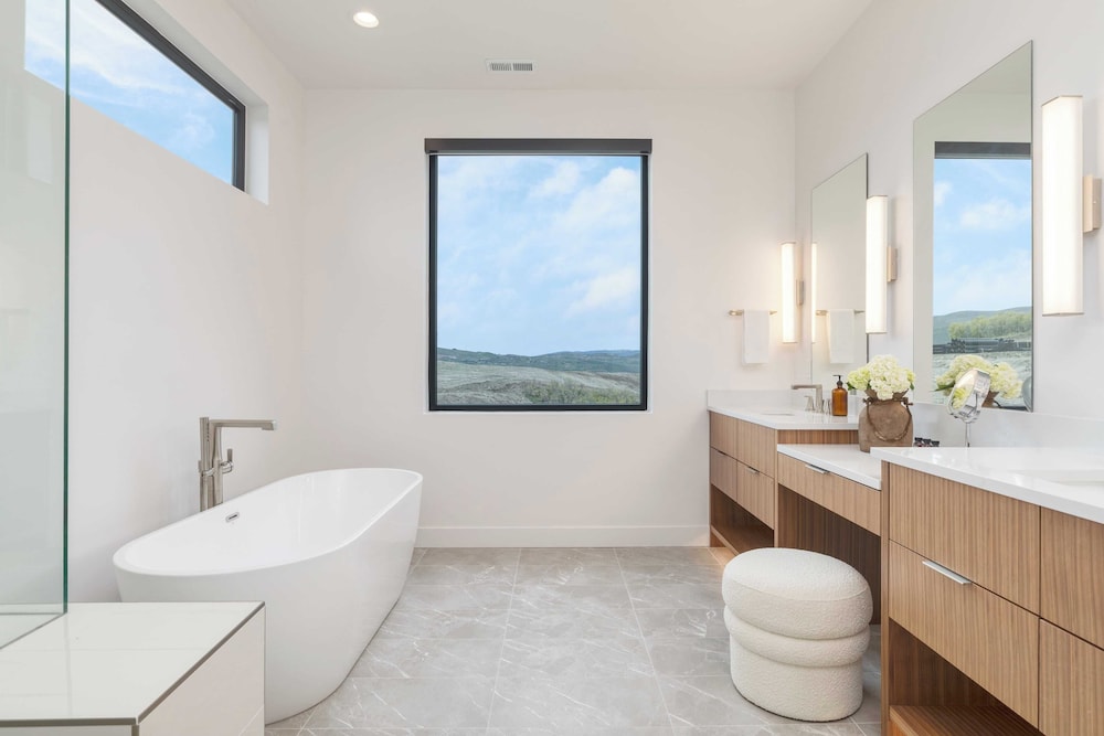 Mountain Lover by Avantstay Luxe Escape w/ Views Hot Tub, Gym, Movie Theater