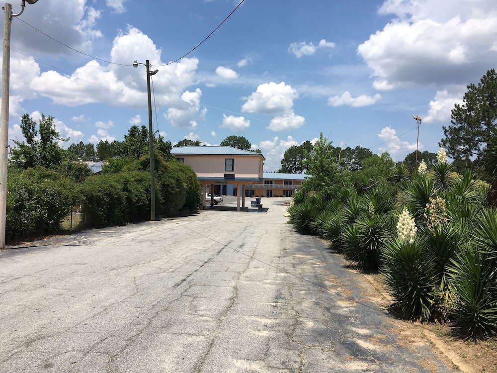 Ashburn Inn & RV Park