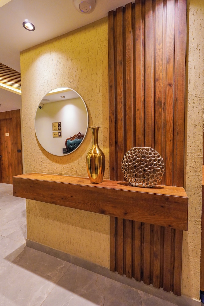 Carom Hotel Manali