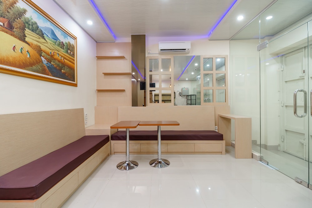 RedDoorz Plus near RS RK Charitas 2 Palembang