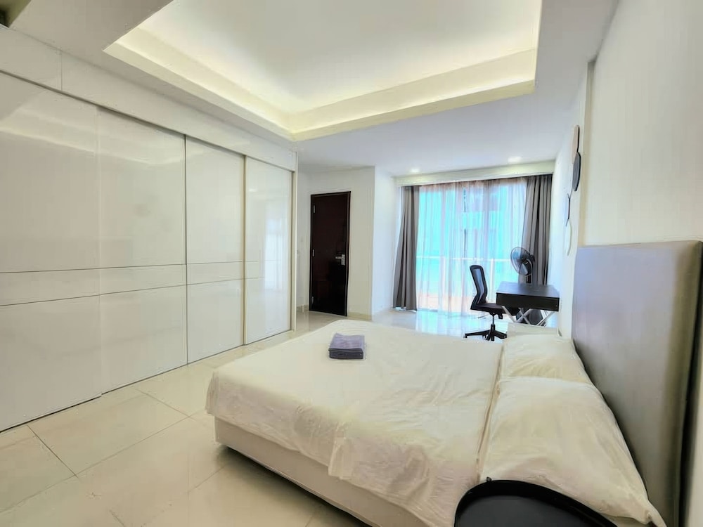 Dorsett Hartamas SkyPool & Chill