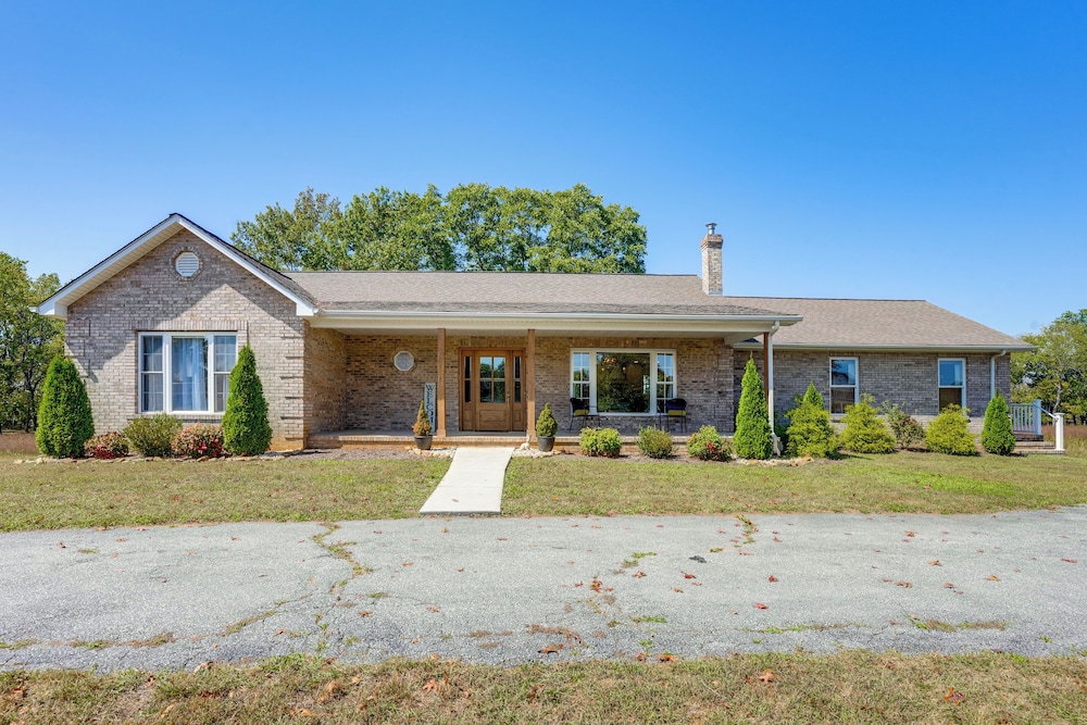Shenandoah Valley Riverside Retreat Near Wineries
