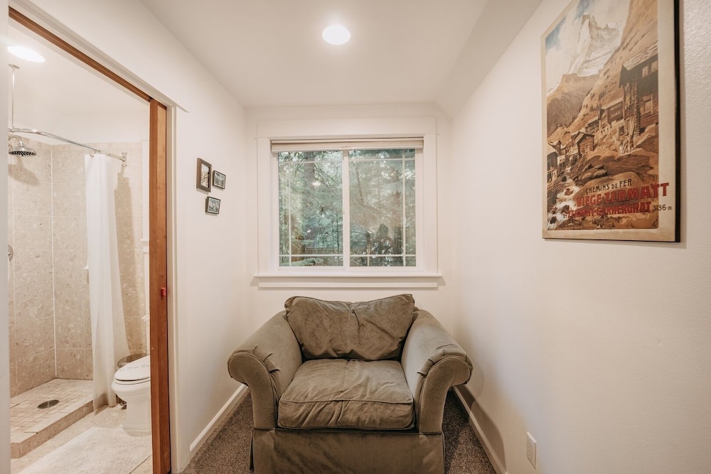 01sl - Hot Tub - Pet Friendly - Bbq - Sleeps 8 3 Bedroom Home by RedAwning