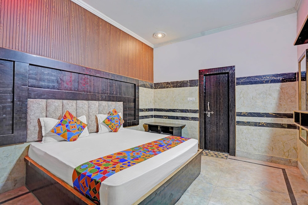 Fabhotel Radha Palace