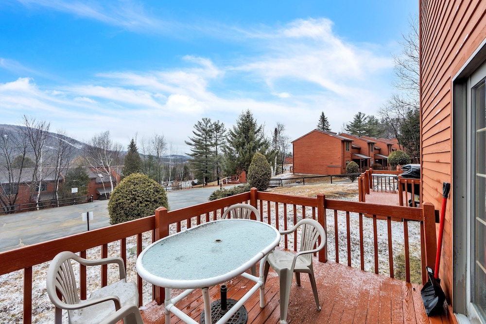 Santanoni 60h - Renovated Townhome With Privacy 2 Bedroom Townhouse by The Summit at Gore Mountain