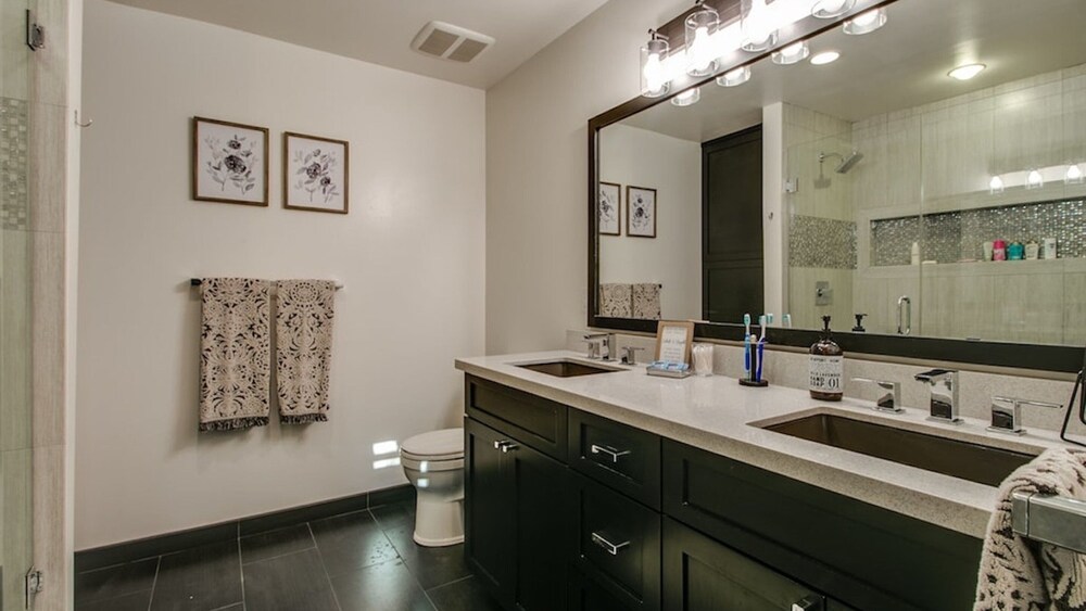 Relaxing 4 Bdrm Retreat in the Heart of Scottsdale