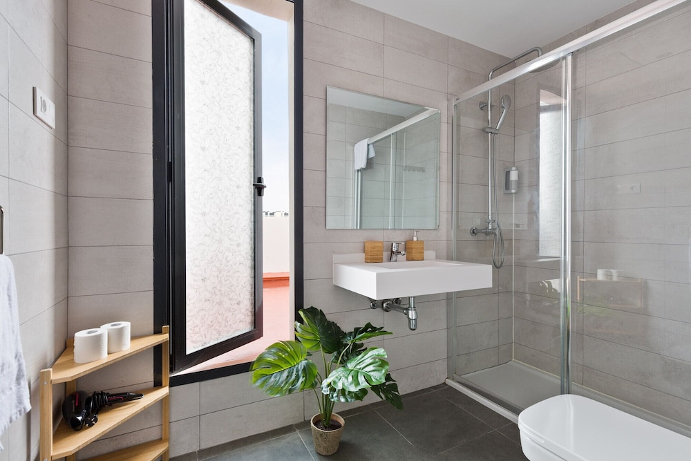 Urban Chill Apartments By Olala Homes
