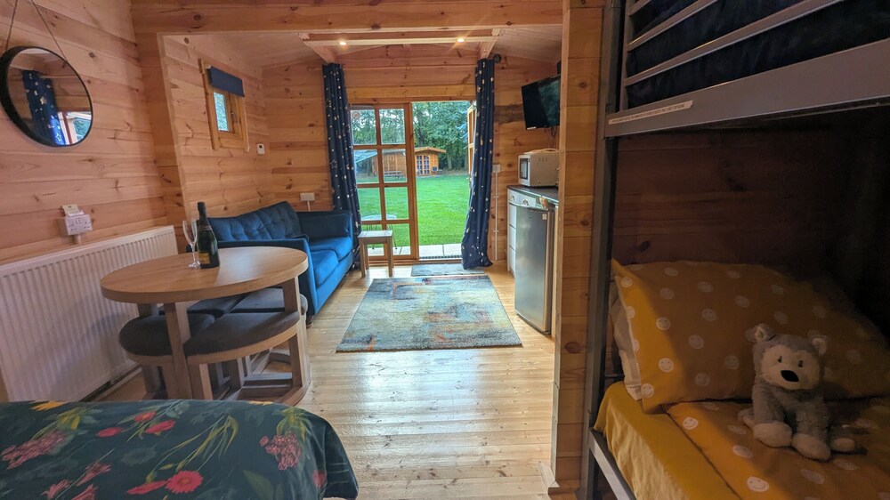 Snowdrop Cabin Retreat, dog Friendly, Peaceful