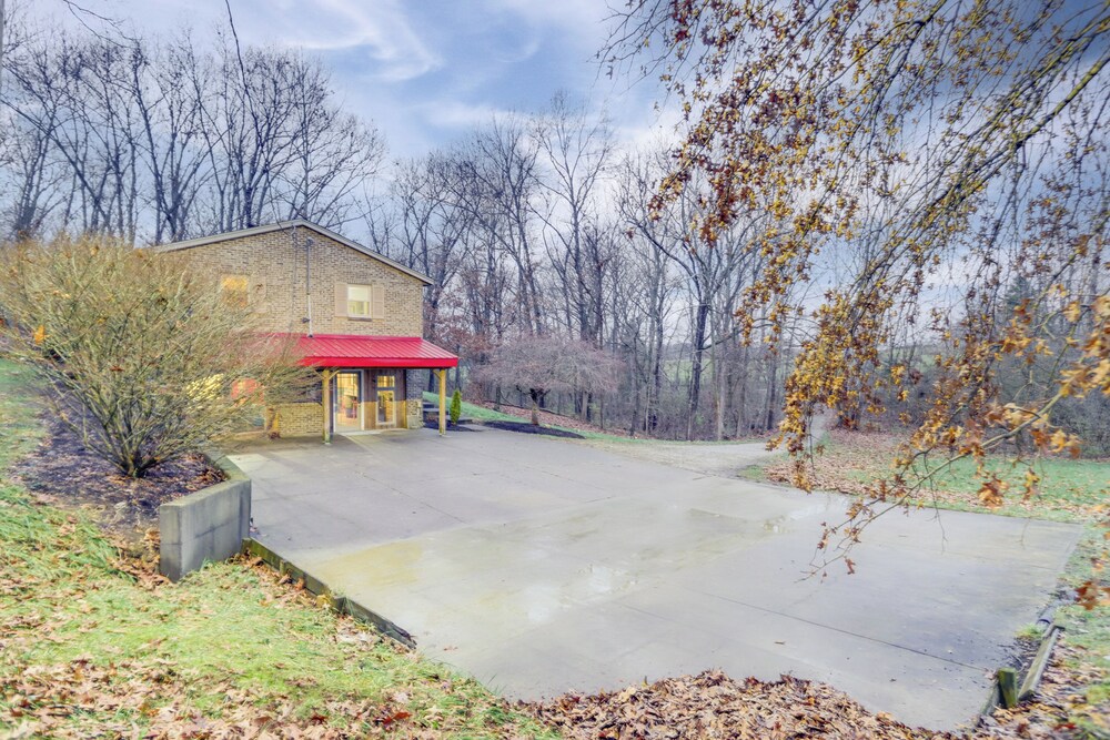 34 Mi to Ark Encounter: Kentucky Family Farmhouse