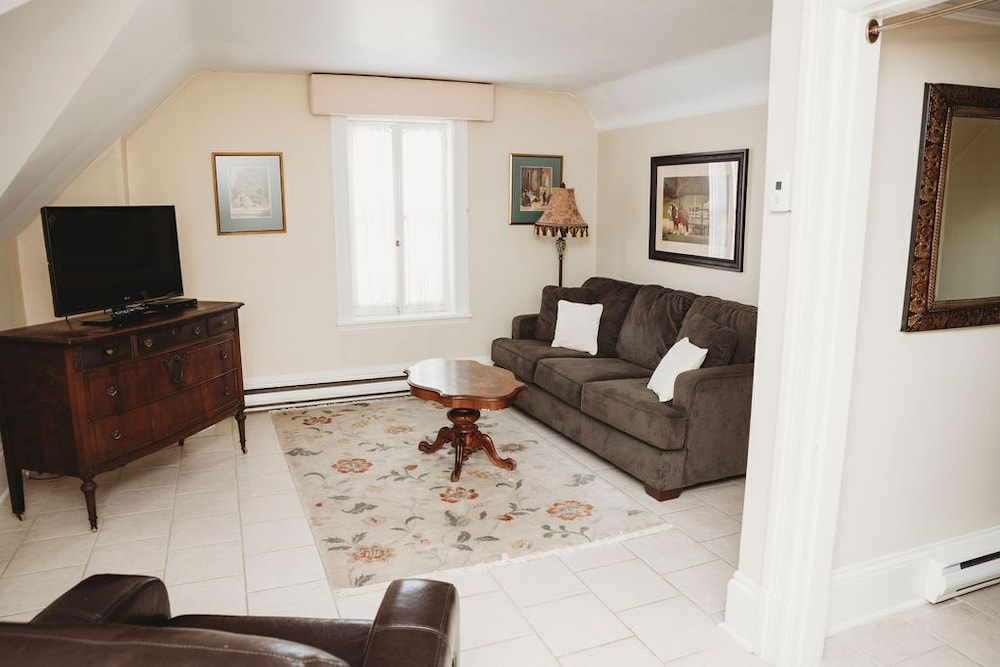 Grey Gables Inn