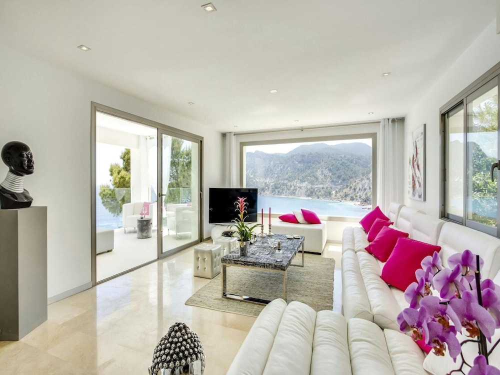 Beautiful Villa With Leisure Activities