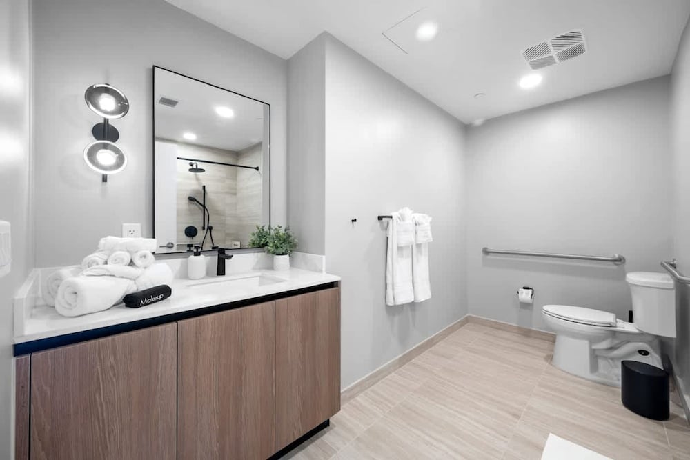 NOK Fantastic 1 BR Den in Miami