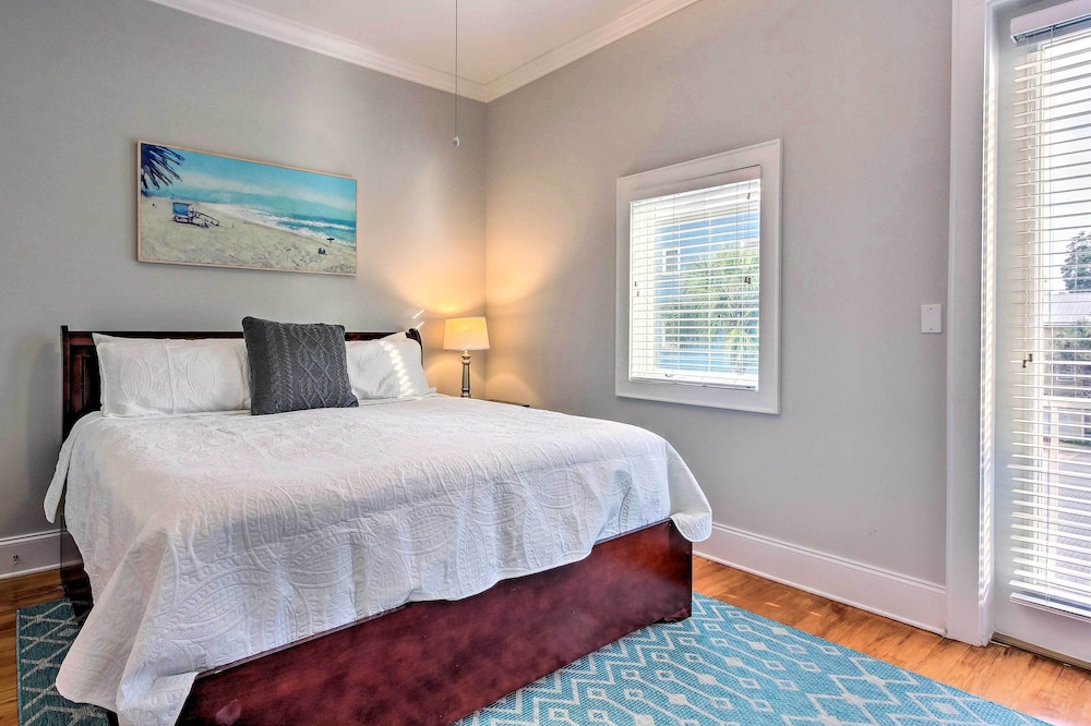 Home Near 30 A: Walk to Beach, Shops & Bicycles!
