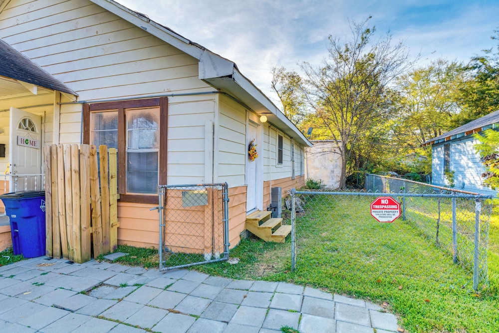 Centrally Located North Little Rock Studio w/ Yard
