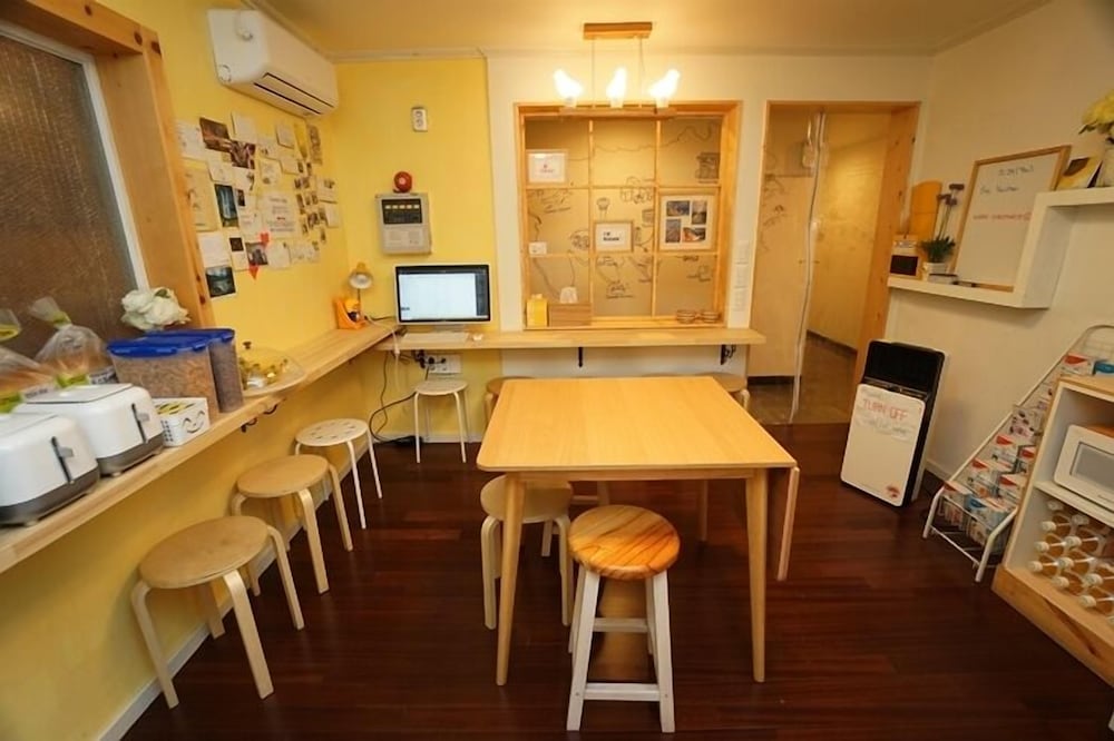 710 Guest house Yellow