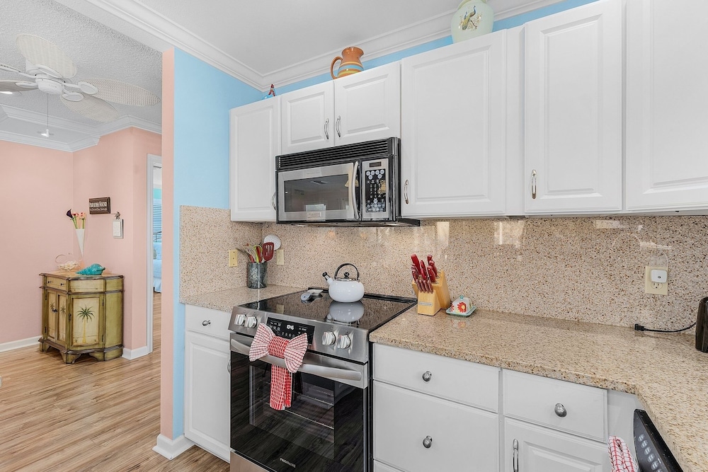 140 Barefoot Bungalow: 4br/2ba W/ Heated Pool! 4 Bedroom Home
