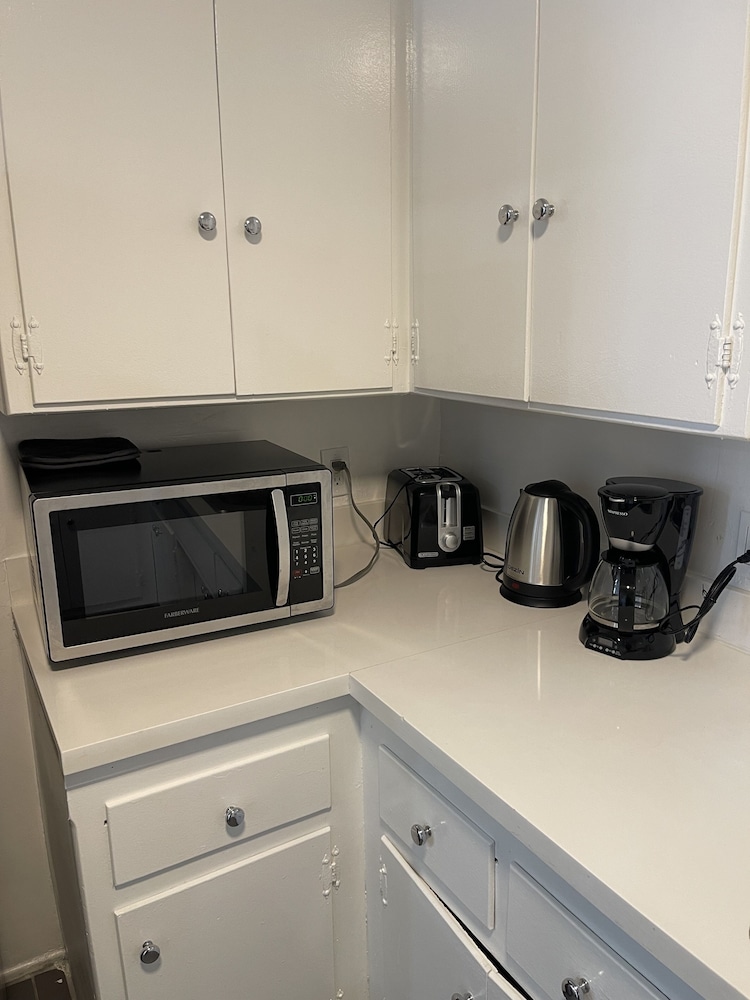 Hollywood Business Suites
