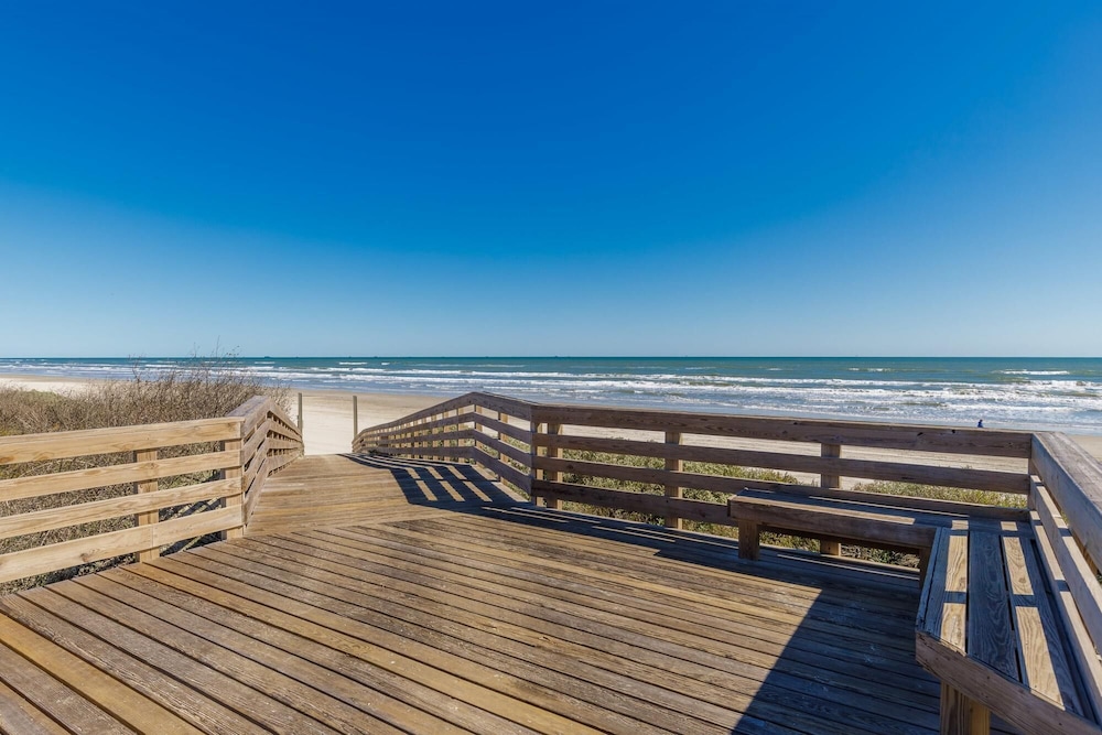 Mermaids Lair - Large 4BR House - Steps From Beach view 3