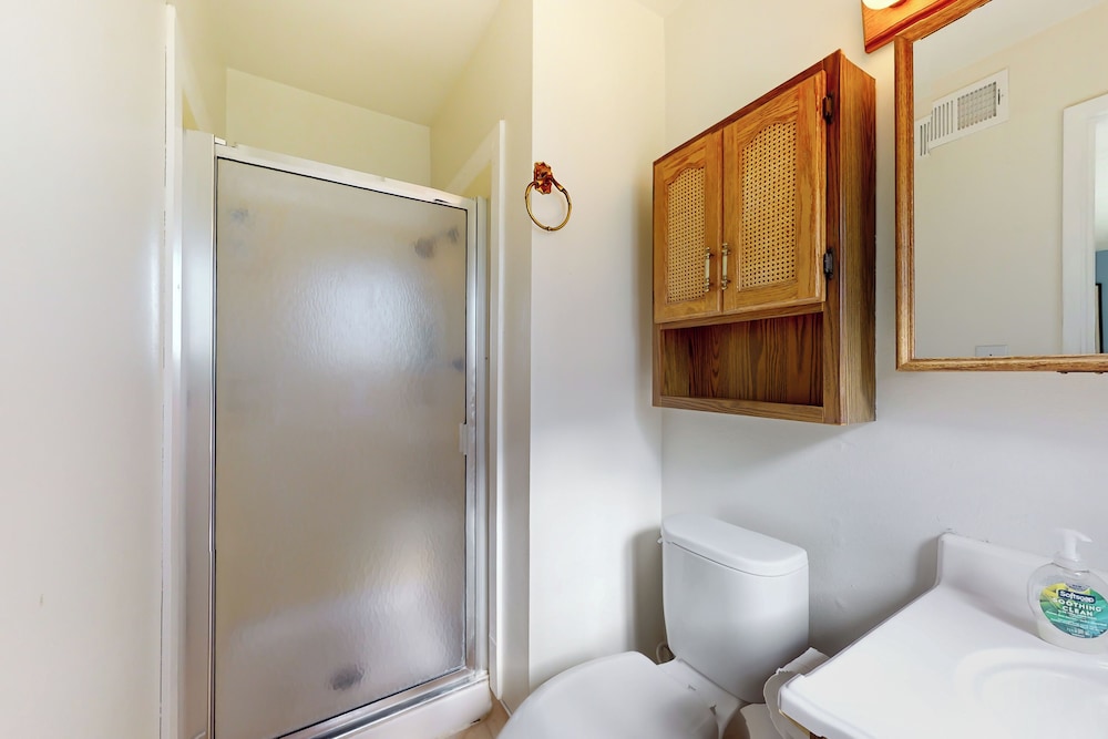 4BR Sierras-view Home w/ Pool & A/C - Dogs OK