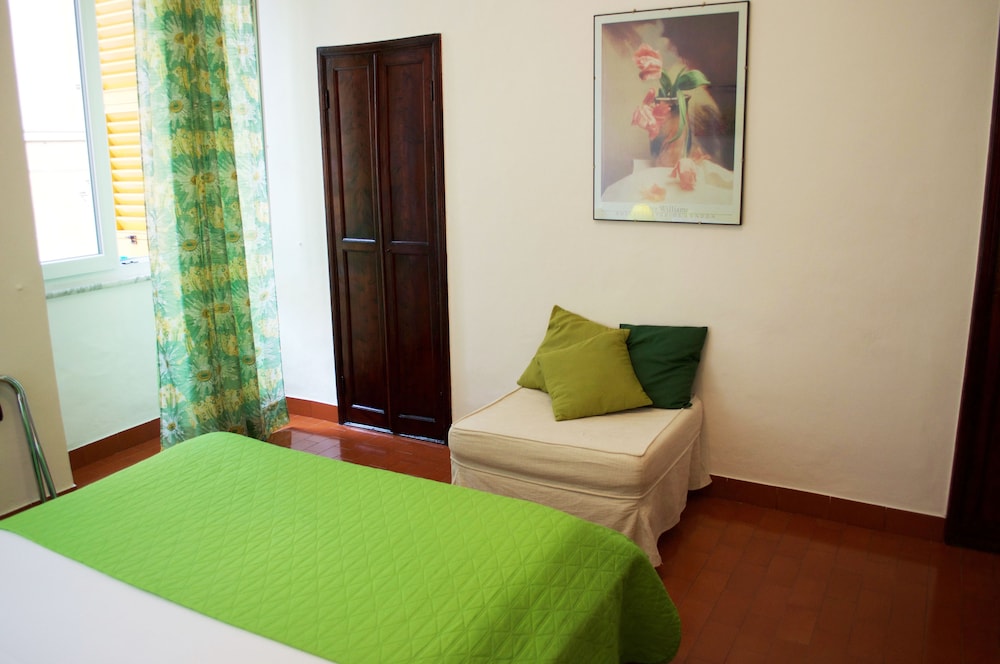 Giramondo Room and Breakfast view 4