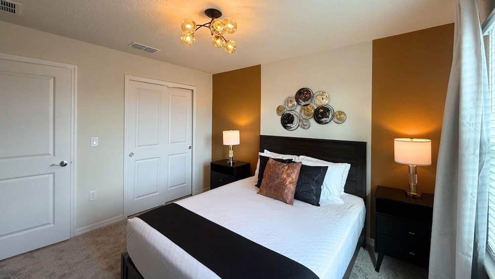 Upstay Family Home w Cinema Pool BBQ Clermont