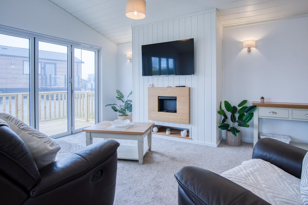 Swallow Lodge - 3 Bedroom Lodge - Wisemans Bridge
