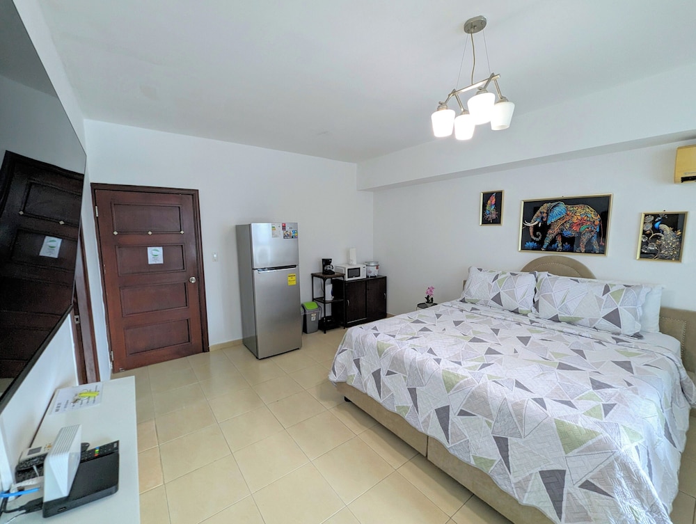 YC 701-C l Apartamento 2BR en av balboa