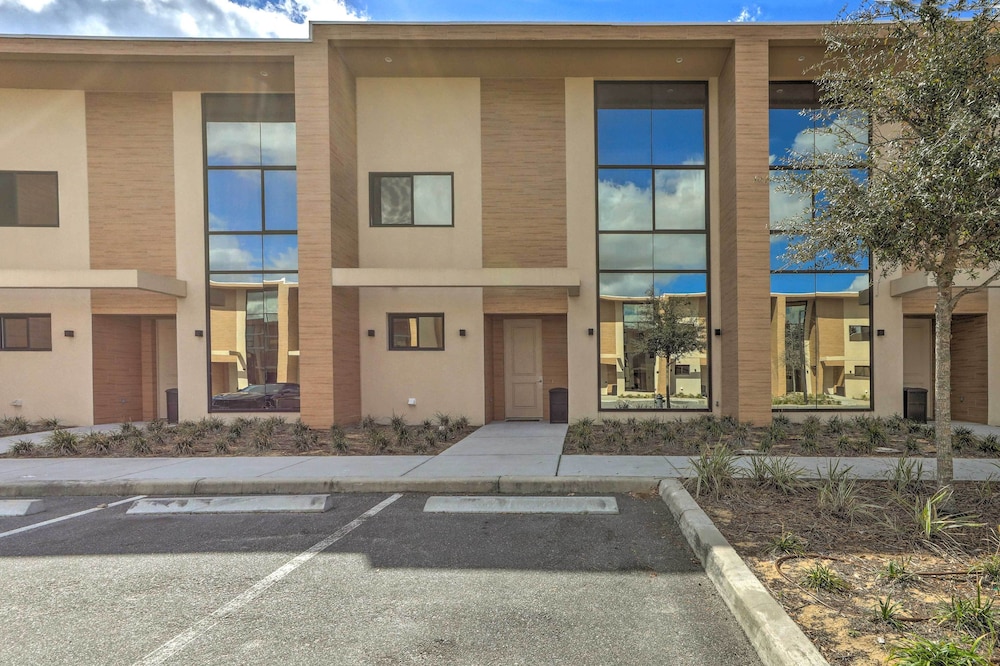 Magic Villas Townhome ~ 5 Mi to Disney Parks!