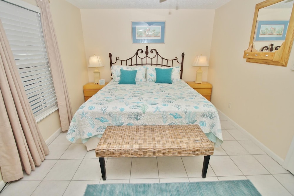 Colony Beach Club 109