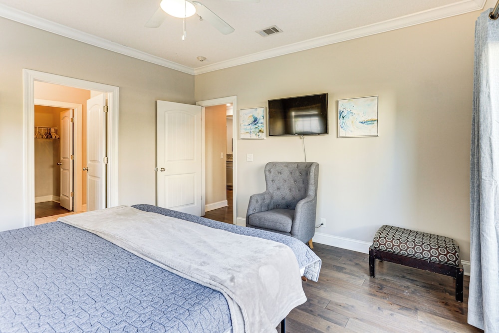 3 Mi to Pier Village: Dog-friendly St Simons Home!