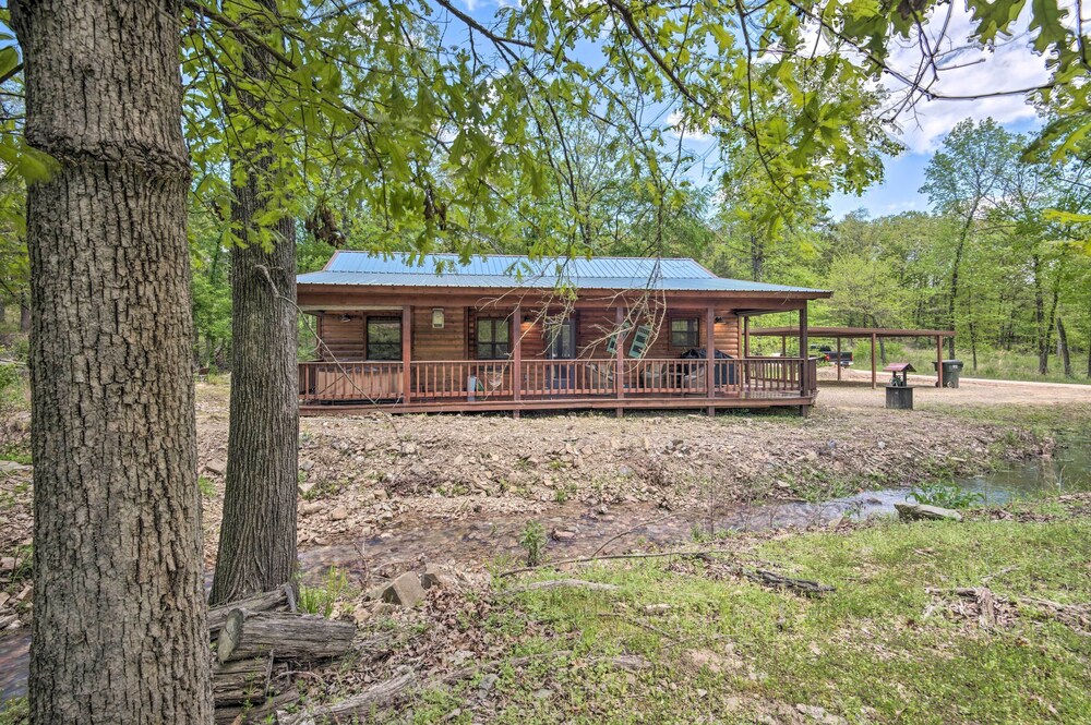 Cabin w/ Hot Tub - Near Broken Bow Lake & Hiking! view 2
