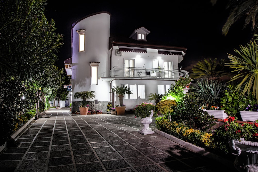 HOTEL IBISCO SUITES & RELAX