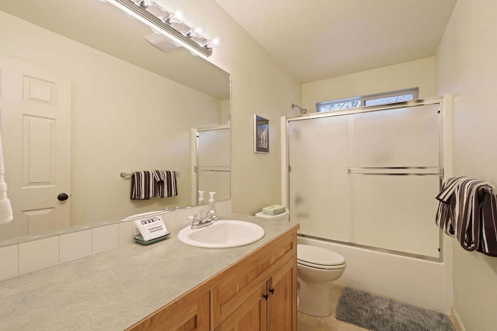 Meet Me On Milwaukee 30 Day Minimum 2 Bedroom Home