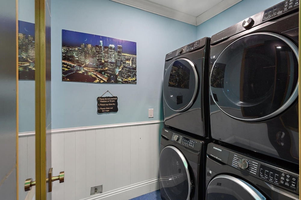 20 Bedroom Hollywood Themed Mansion Private Pool+Lazy River 20 Home