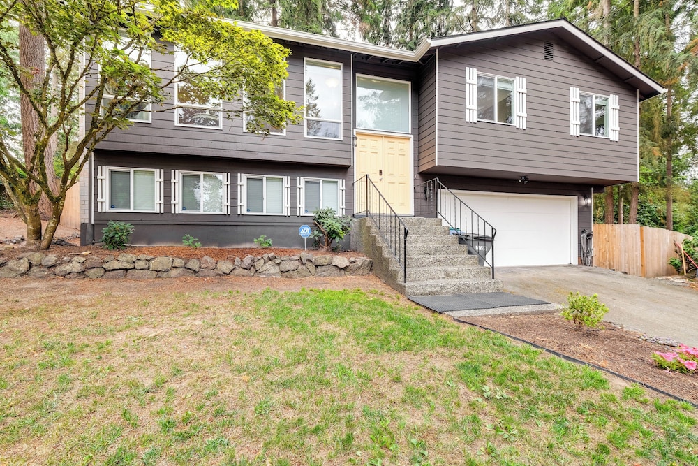 Bremerton Home w/ Fire Pit Near Parks & Museums