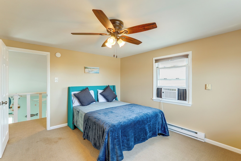 Walk to Public Beach: Bayfront Jersey Home w/ View