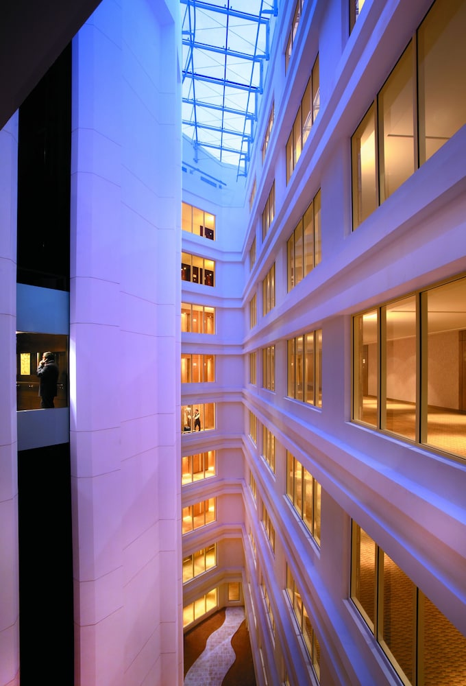 Hotel Traders Hotel, Qaryat Al Beri - Image 1