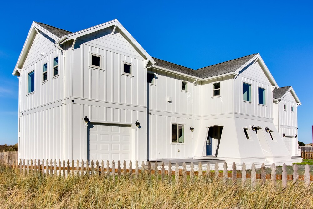 Scenic Bandon Vacation Rental w/ Beach Access!