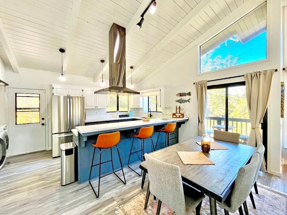 Modern Yosemite Cabin, 15min Bass Lake, Sleeps 8