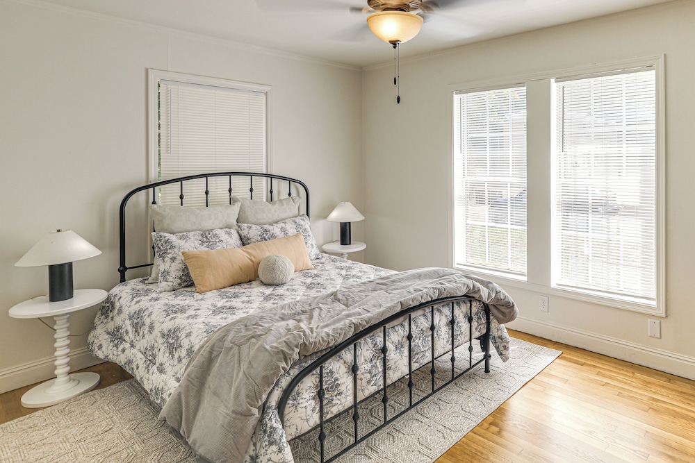 Walk to Ole Miss! Updated Home Near Oxford Square