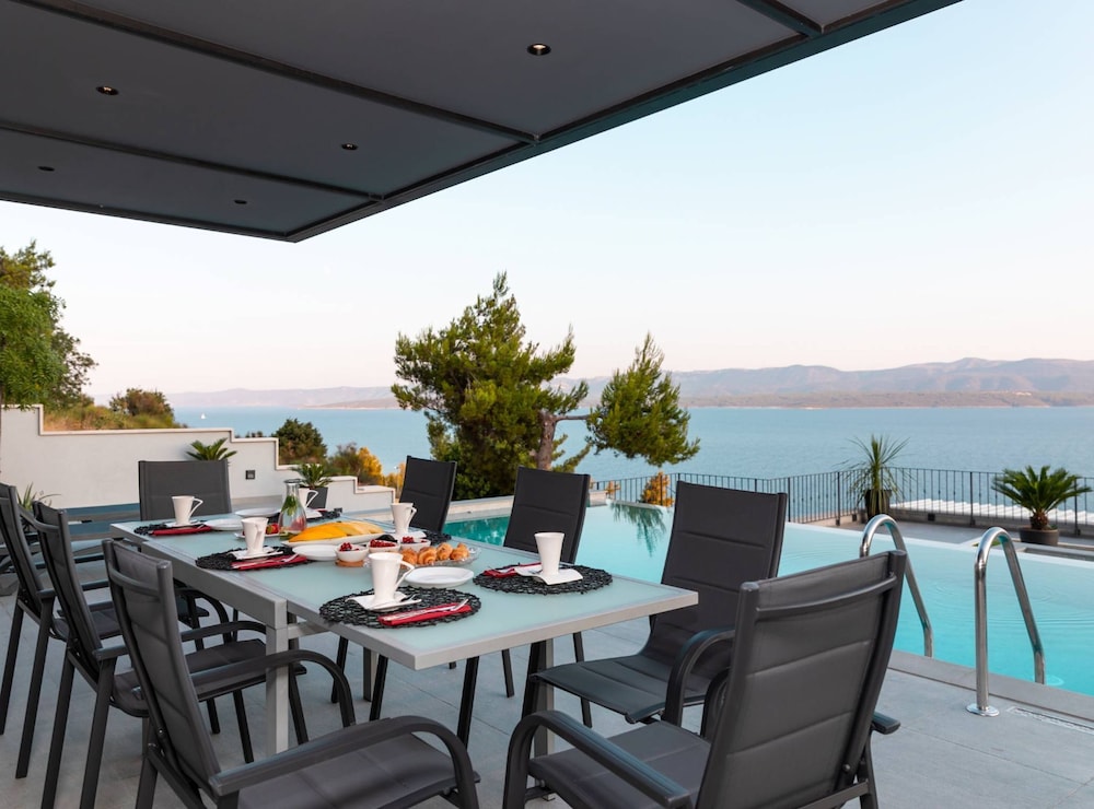 Spectacular Bol Island Sea View Villa With Pool