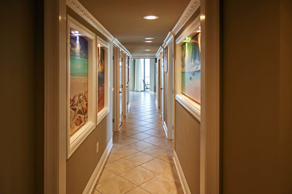 Panama City Beach Condo w/ Balcony & Ocean Views