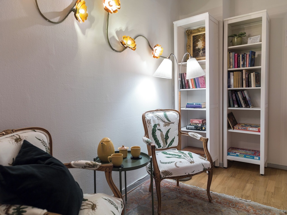 Castanea Old Town Hostel