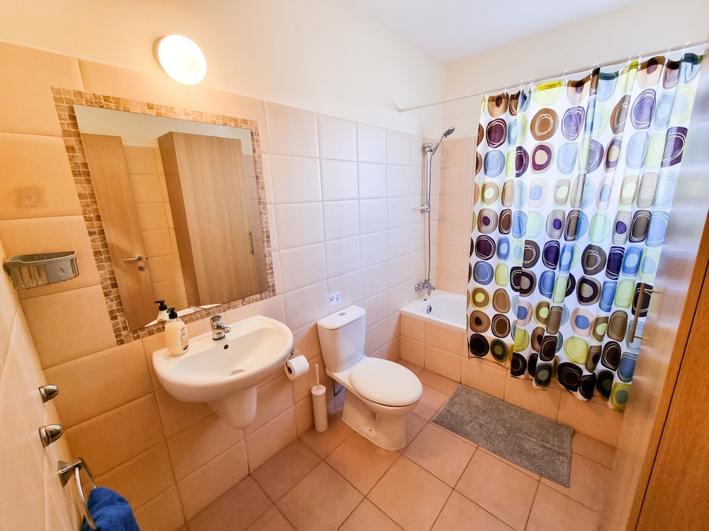 Yaar Apartment with pool and tennis court