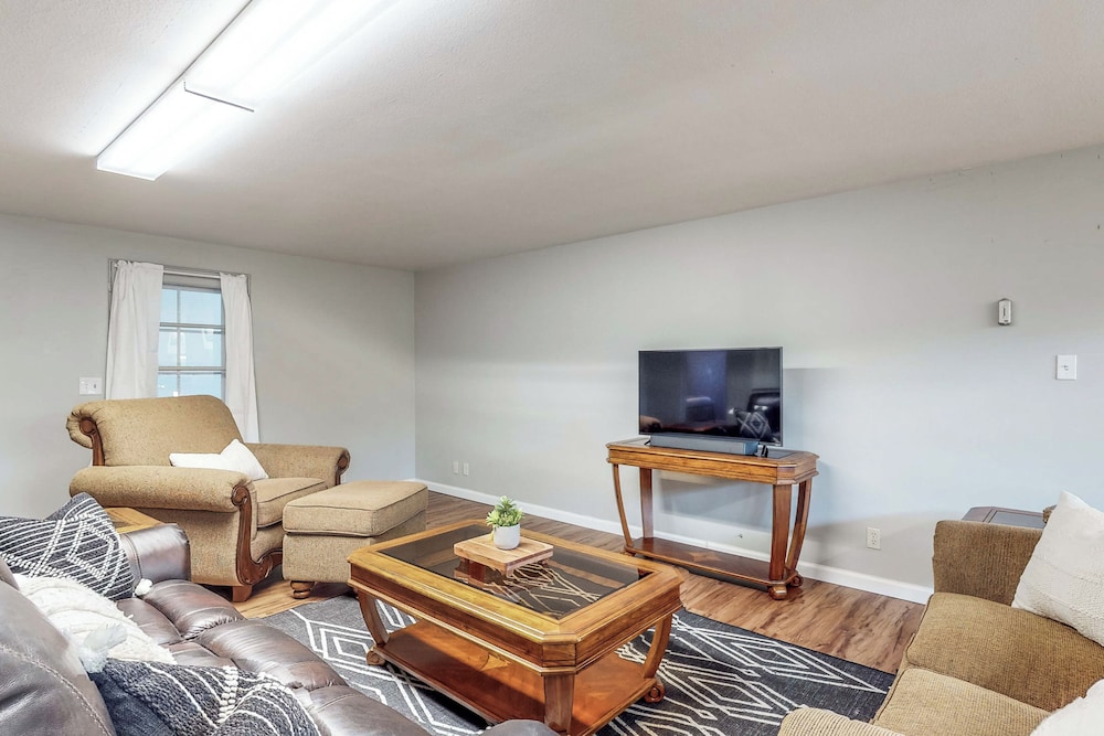 2BR Dog-friendly Duplex Close to Boise w/ W & D