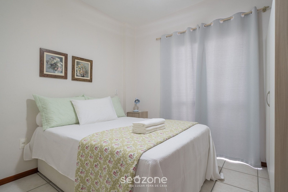 3BR Beachfront apt w/ BBQ Rsl0502